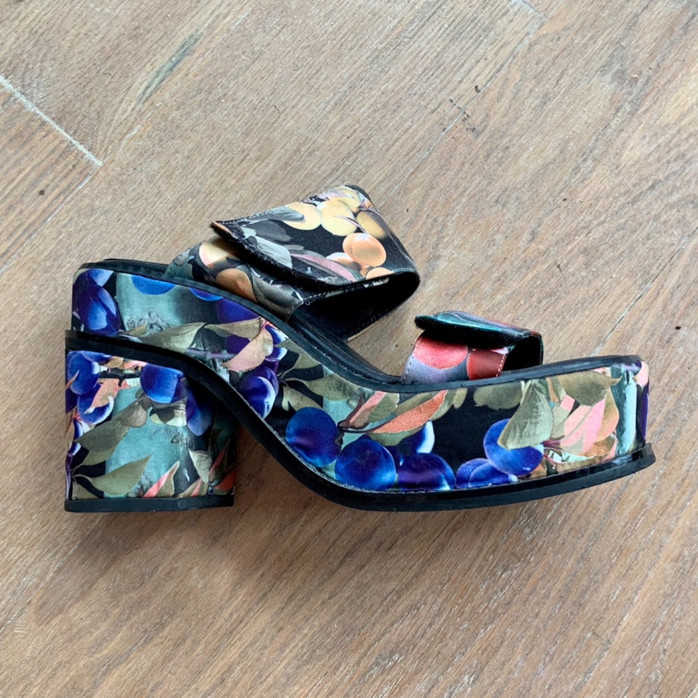 YES Platform Shoes Fruit Printed Size 9